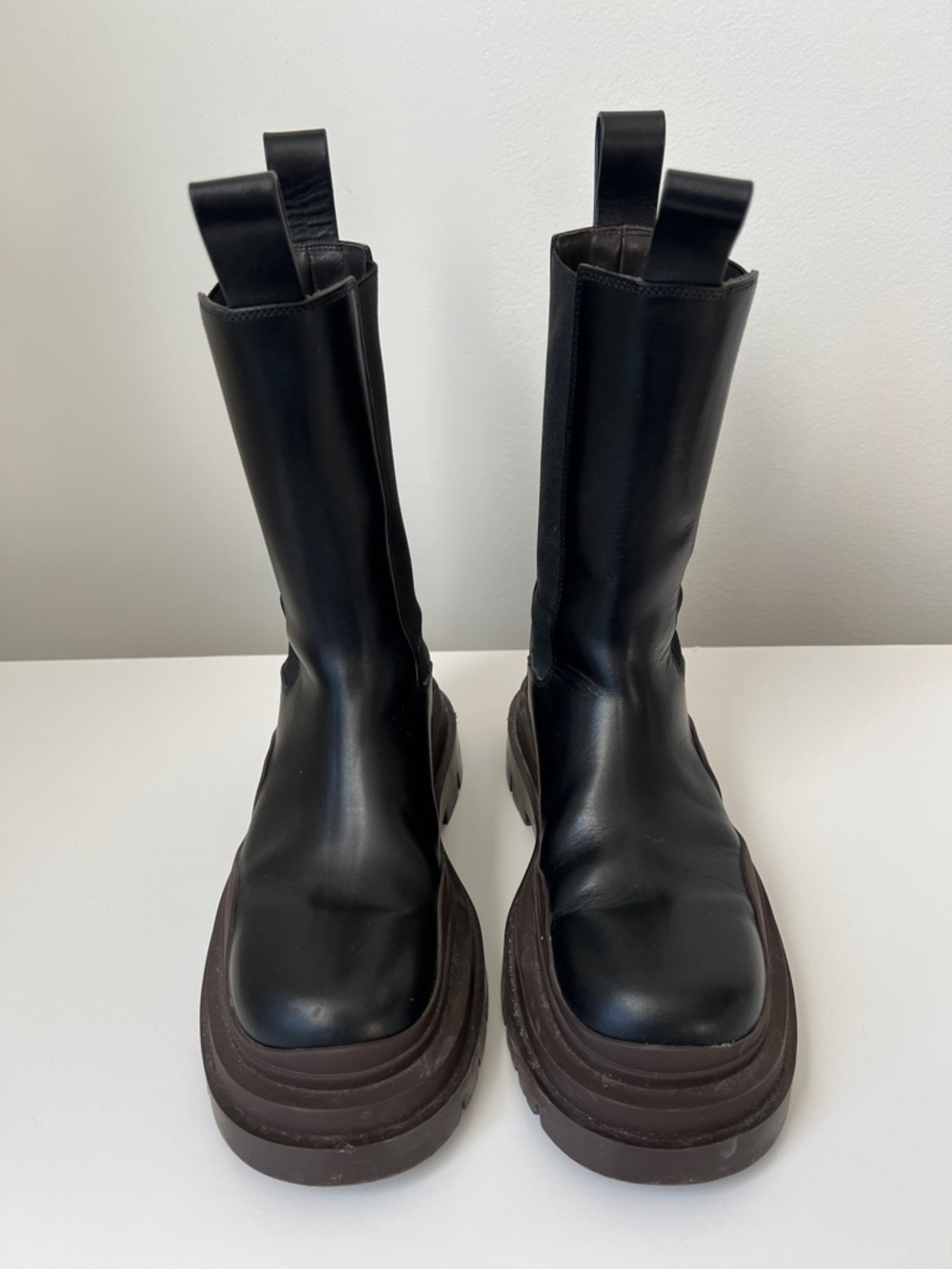 Bottega Veneta Tire Chelsea Boots, 37
